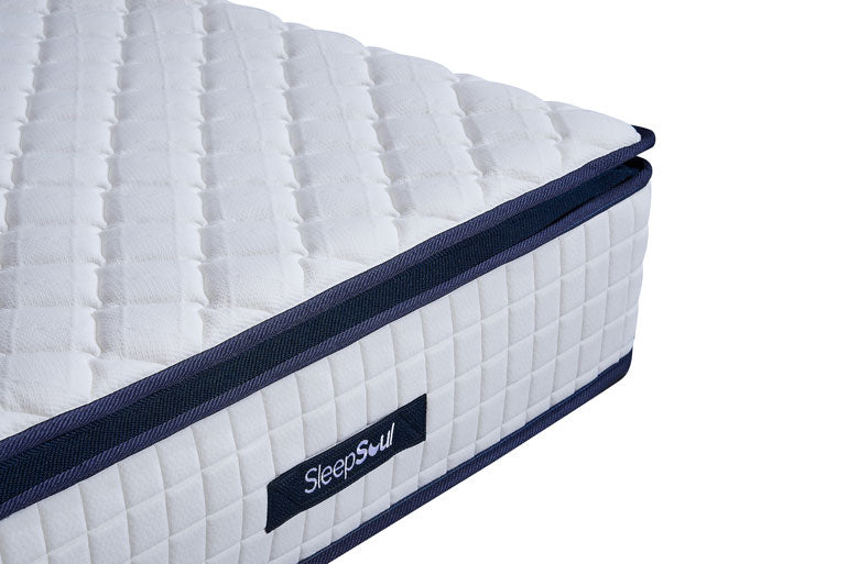 Close-up of memory foam pillow-top of sleepsoul bliss 800 mattress