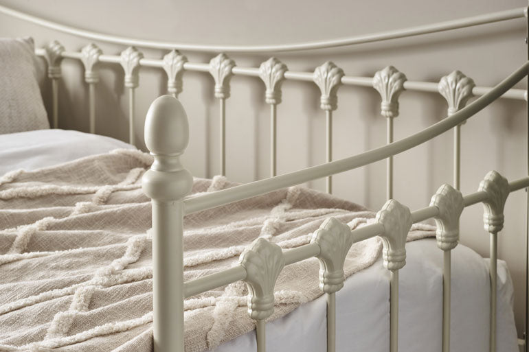 Versailles Day Bed with Trundle Close Up