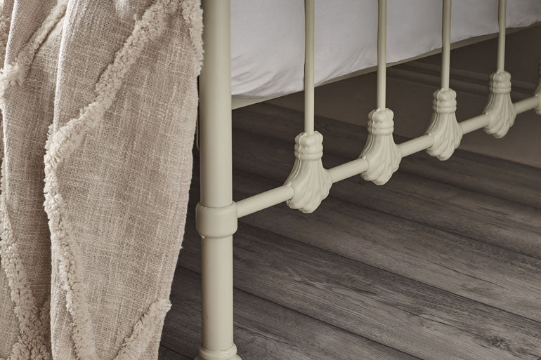 Versailles Day Bed with Trundle Close Up Bottom