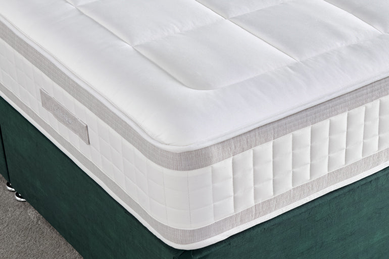 Close-up of Giltedge Rise 1500 Mattress with natural fillings
