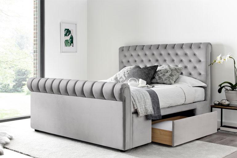 Pros and Cons of Sleigh Beds