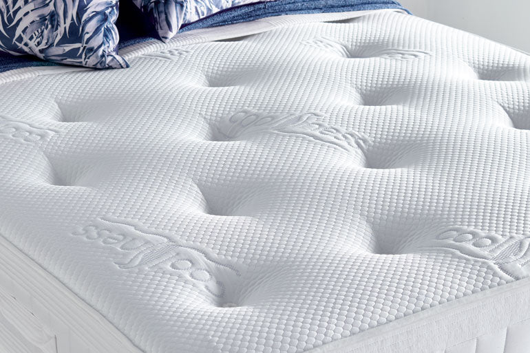 Close-up of Deep Sleep Ice Chill 1000 Mattress