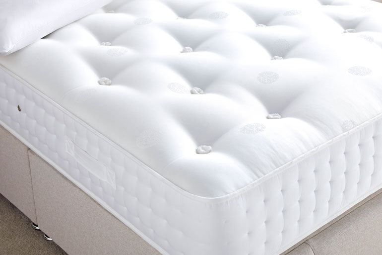 Giltedge Cotswold Natural 1500 Mattress on divan base