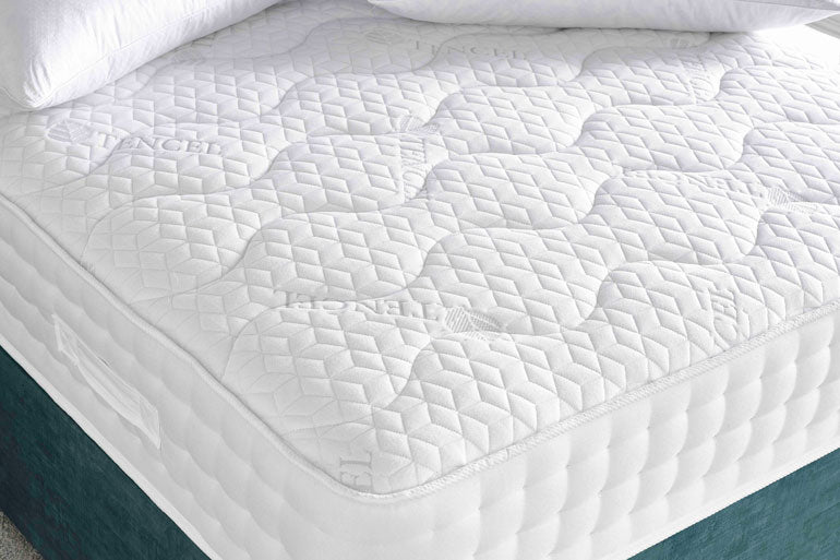 White quilted Giltedge Sicily 1500 Mattress close-up