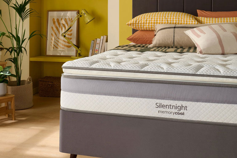 Close-up of corner of Silentnight Memory Cool 2000 Pillowtop Mattress