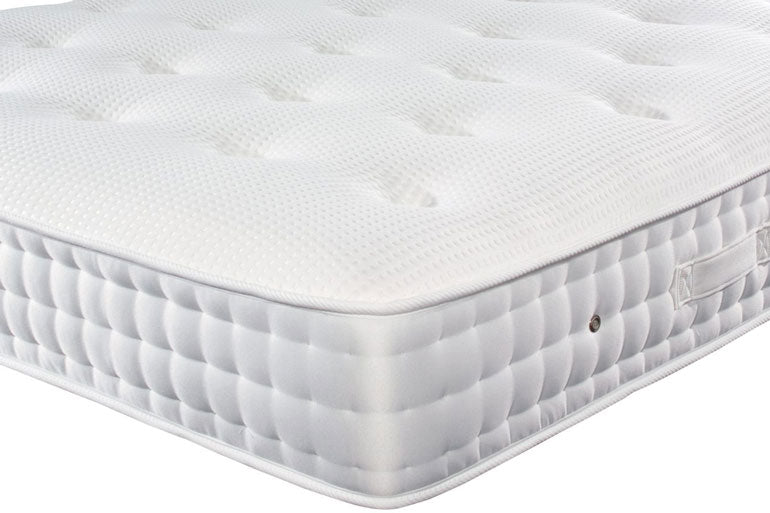 Corner view of Sleepeezee Hotel Luxury 1400 Mattress on white background