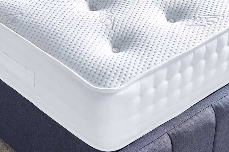 Corner view of Deep Sleep Dual Season 2000 Mattress