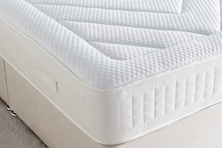 Corner view of Giltedge Hybrid Gel Adapt 1000 Mattress on divan base
